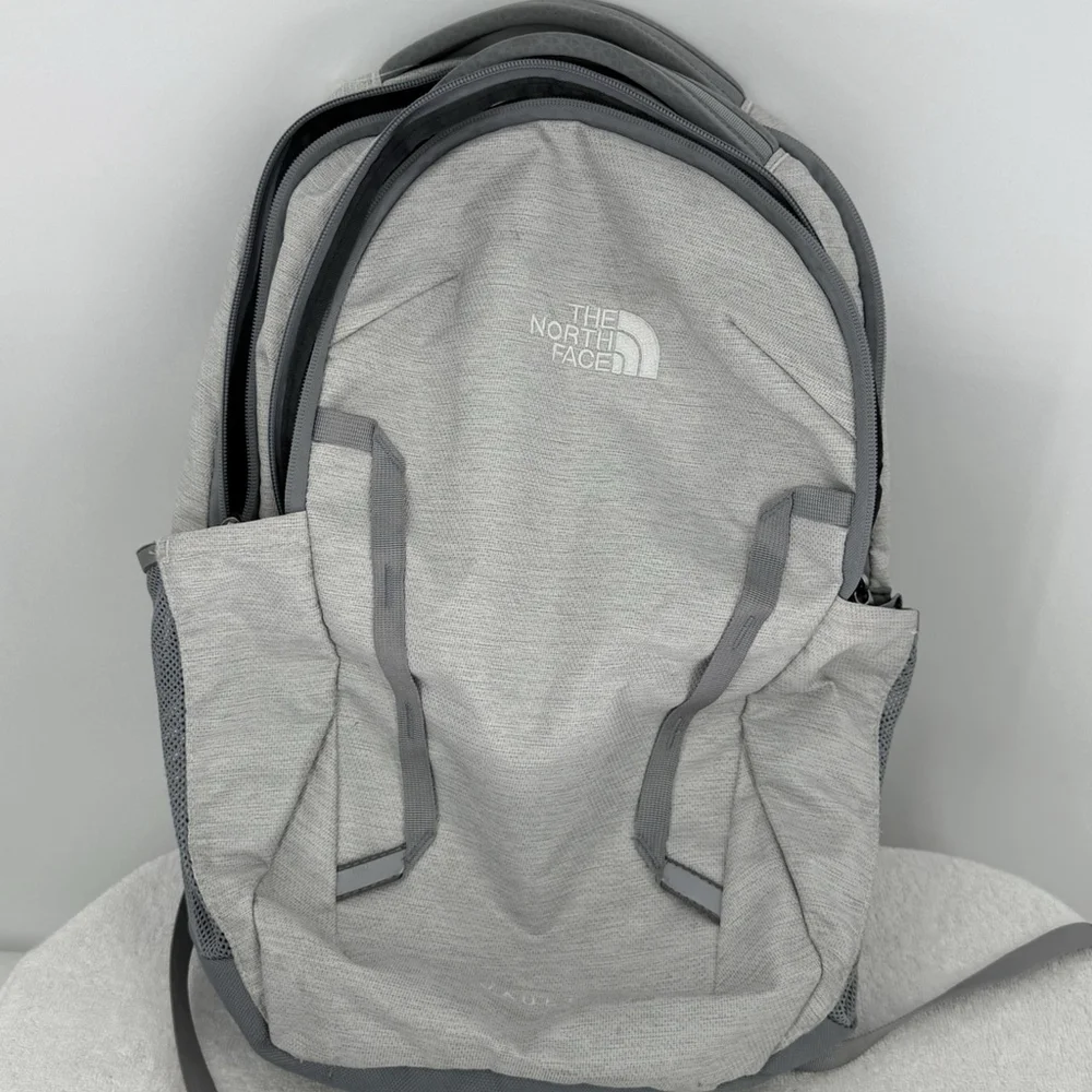North Face Vault Backpack Silver Gray Flexvent Padded Compartment